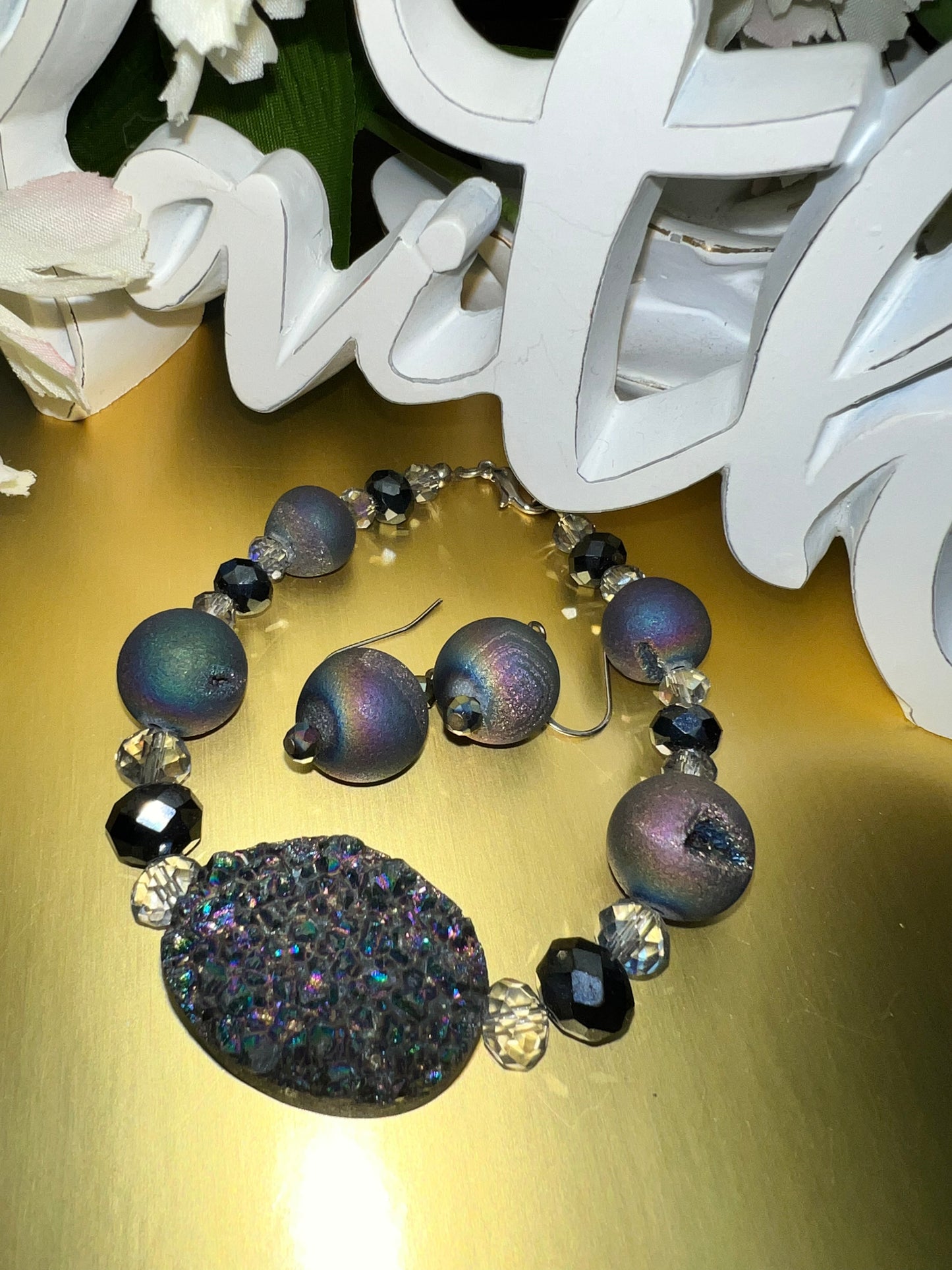Agate beaded bracelet with matching earrings